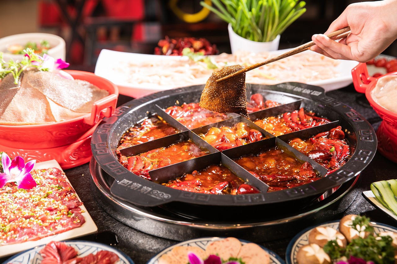 The largest restaurant in the world specializes in Hot Pot