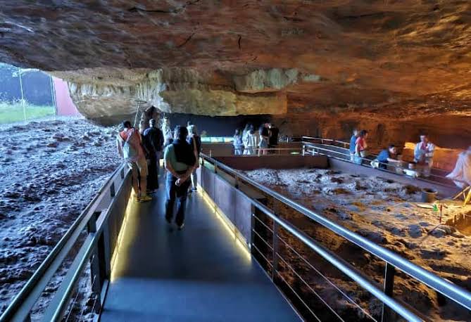 The fragility of the Altamira cave requires extreme care.